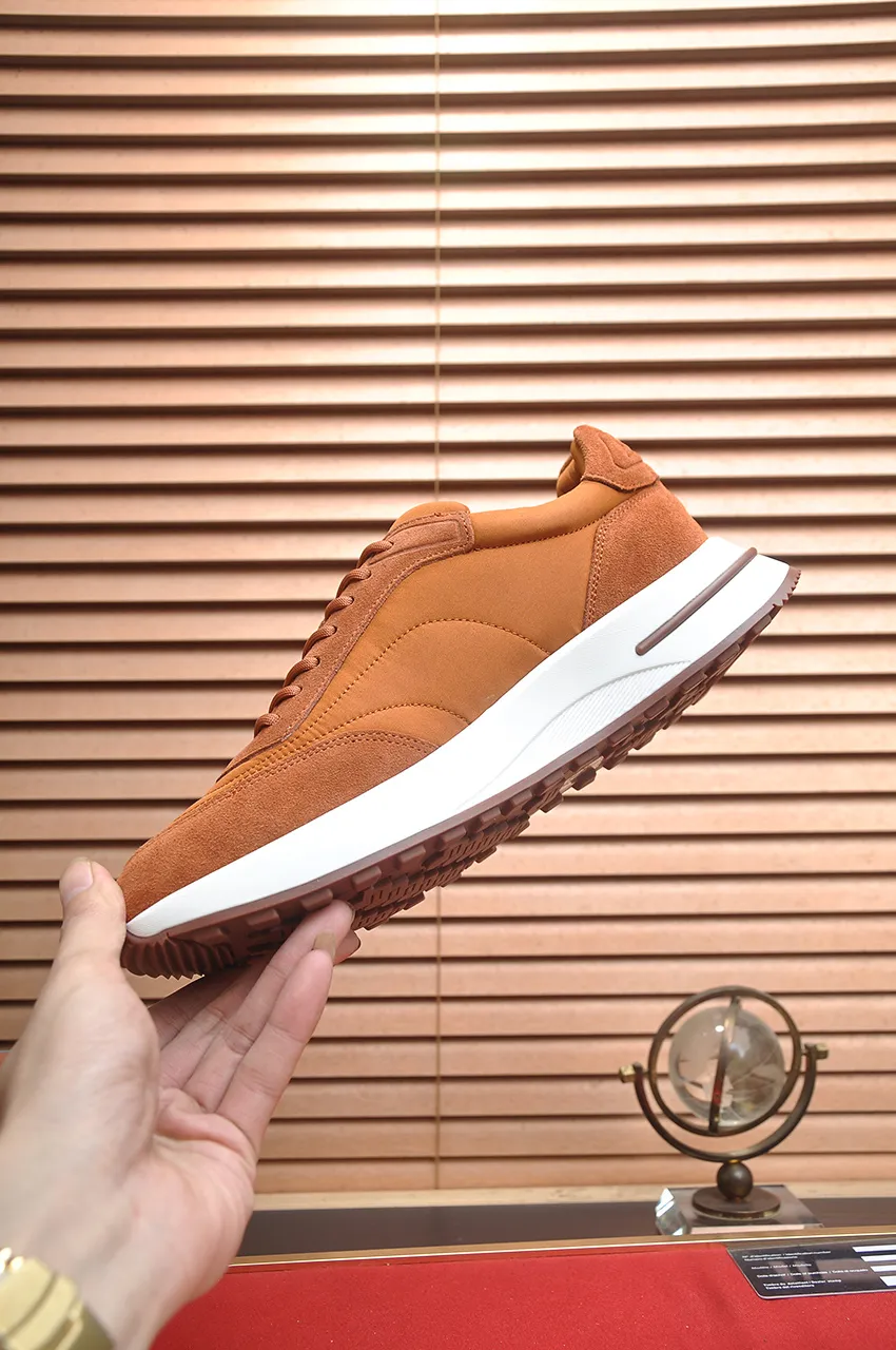 Men's shoes 💰600【𝐥𝐨𝐫𝐨 𝐏𝐢𝐚𝐧𝐚】lp classic loafers, an Italian treasure brand, the only brand that can match Hermès! Only after wearing it do we realize that we cannot let down our feet. The upper is imported cashmere, the lining of water-dyed cowhide ➕ the cowhide feet, the official original glass rubber outsole, and the pendant. Exclusive original packaging (tag ➕ brand paper ➕ outer box ➕ hand bag) code number: 38-44 (45 customized)